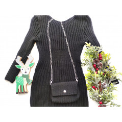 Sweterkowa sukienka dziewczęca z torebeczką na łańcuszku